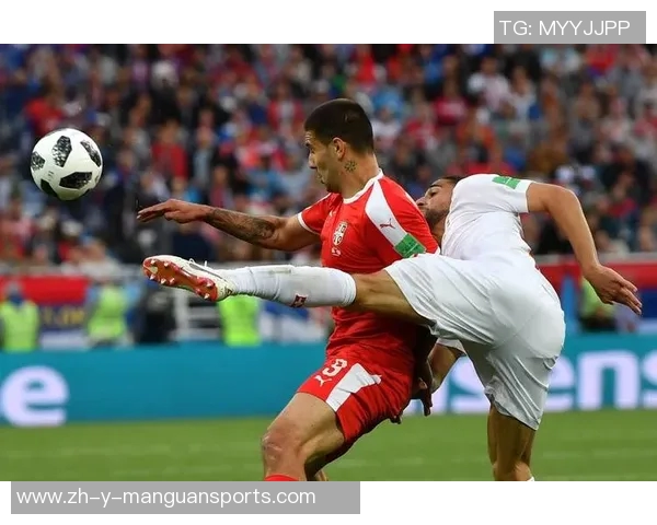 《足球明星传奇：从绿茵场到荣耀巅峰的奋斗与荣耀》